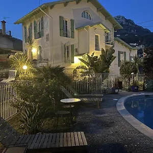 https://hotel-de-charme-villa-roseraie.fr-provencehotel.com