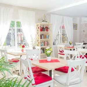 https://hostal-marbella.es-andalucia.com